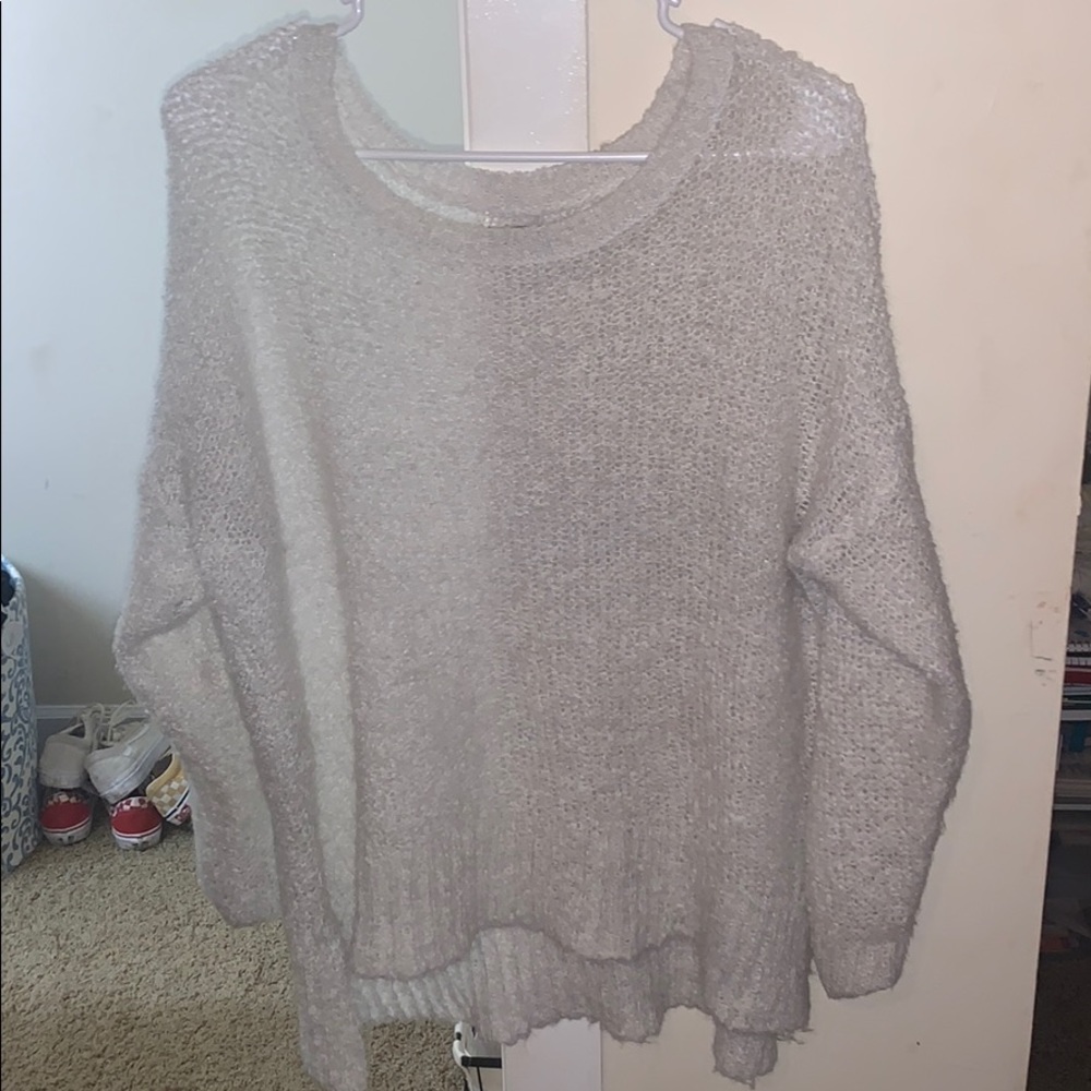 White American Eagle sweater